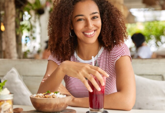 african lady eating